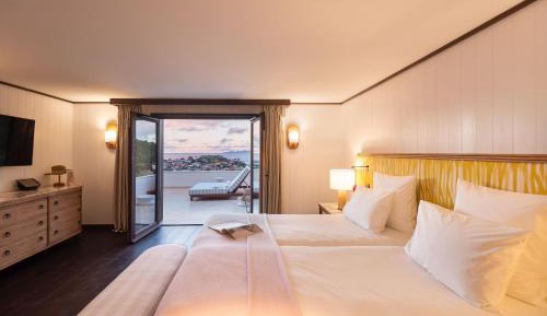 Deluxe Room with Terrace and Sea View