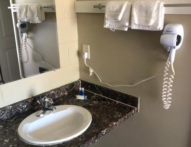 Queen Room - Accessible/Nonsmoking