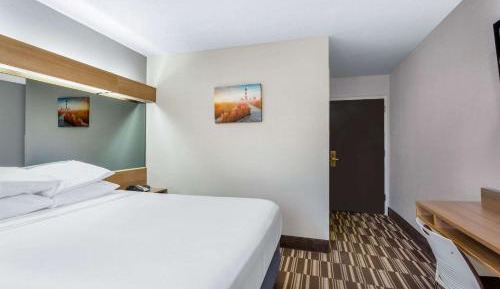 Queen Room - Non-Smoking