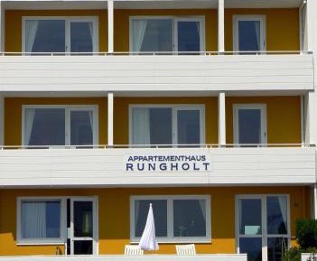 Small One-Bedroom Apartment with Terrace and Sea View