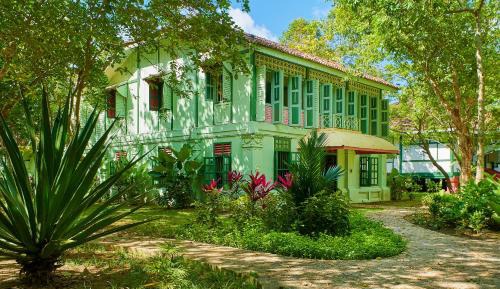 Two-Bedroom Suite - Colonial House 4