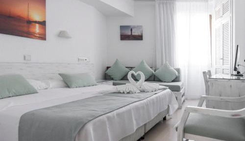 Double or Twin Room with Sea View