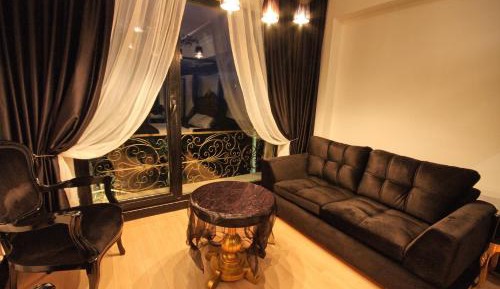 Honeymoon Suite