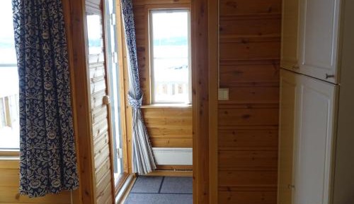One-Bedroom Chalet with Shared Bathroom