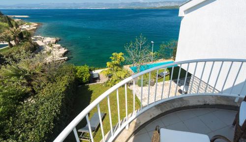 Villa - Beach Front