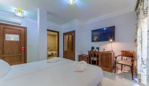 Double or Twin Room with Sea View