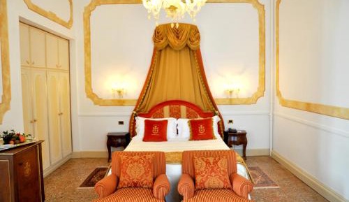 Suite  Elizabeth Taylorwith Park View