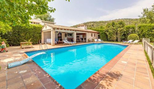 Villa with Garden View