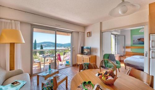 Standard Three-Bedroom Apartment with Sea View
