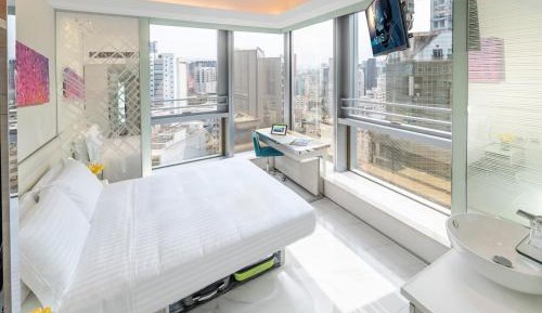 iSelect Premier Queen Room