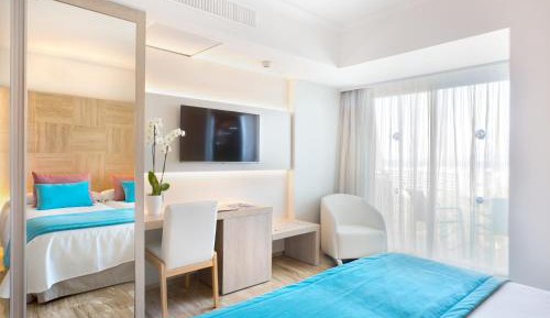 Double Room (2 Adults)