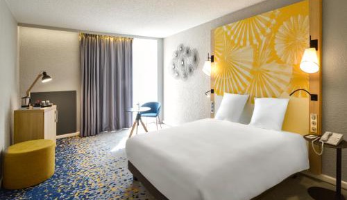 2 Adjacent Rooms
