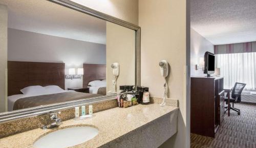 Queen Room - Non-Smoking