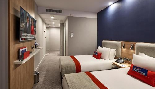 Standard Twin Room with Sofa Bed and Free Breakfast