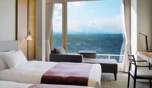 	Superior Twin Room with Shower-Lake View - Non-Smoking