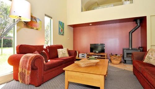 Three-Bedroom House - Lofthouse 1