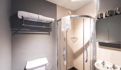 Double or Twin Room with Shower