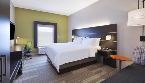 Standard King Room with Mobility Accessible Tub