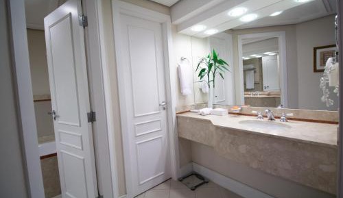 Super Deluxe Family Room