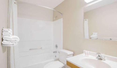 Queen Room - Non-Smoking