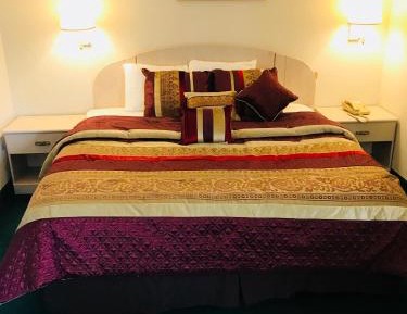 King Suite with Spa Bath - Non-Smoking