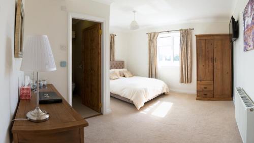 Twin Room with Private Bathroom