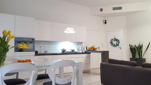 Studio Apartment with Fireplace and Balcony