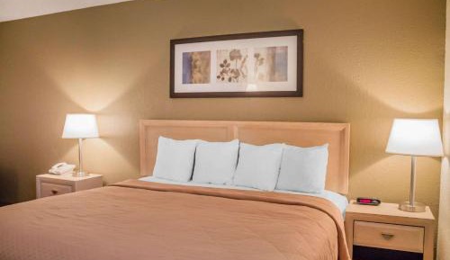 King Room with Front Lake View - Non-Smoking