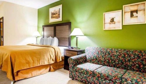 King Suite - Non-Smoking