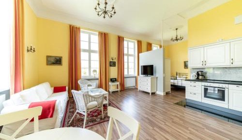 Apartment with Lake View