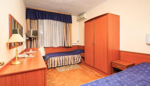 Mixed Dormitory Room