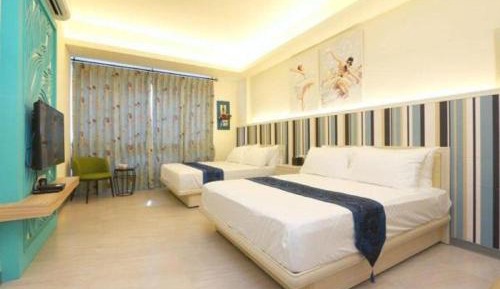 Quadruple Room with Private Bathroom
