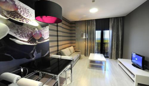 Two-Bedroom Apartment (5 Adults)