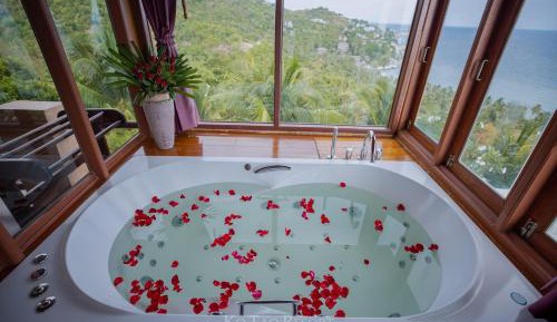 Bathtub Sea View