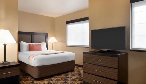 Queen Suite - Non-Smoking