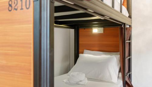 Single Bed in Mixed Dormitory Room