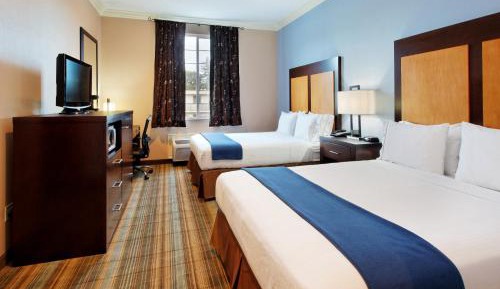 Standard Queen Room with Two Queen Beds and Mobility Accessible Roll-In Shower