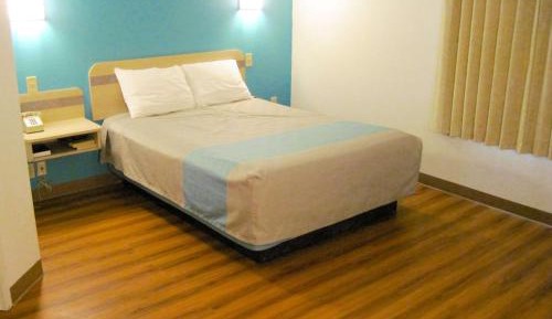 Queen Room - Non-Smoking