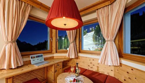 Junior Suite with Mountain View