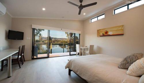 Deluxe Queen Room - 1