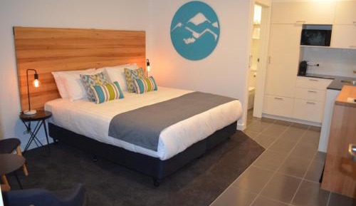 Deluxe King Suite with Private Courtyard