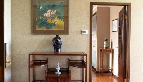 Suite with Mountain View