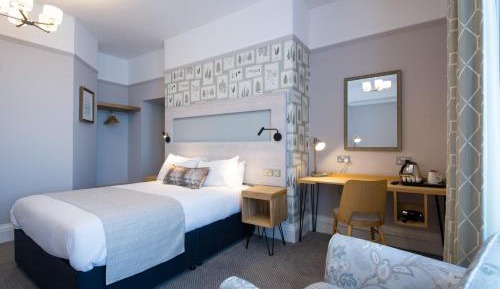 Family Room (2 Adults + 2 Children)