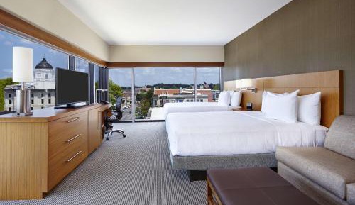 Queen Room with Two Queen Beds and Sofa Bed - High Floor