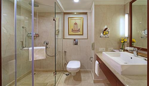 Deluxe Room (2 Adults + 1 Child) with with 15% discount on spa, laundry and Happy Hours with 1+1 offer