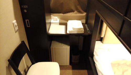 Lower Capsule Room for Male - Non-Smoking