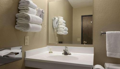 Queen Suite - Non-Smoking