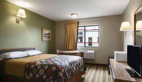 Queen Room with Bath Tub - Mobility Accessible/Non-Smoking