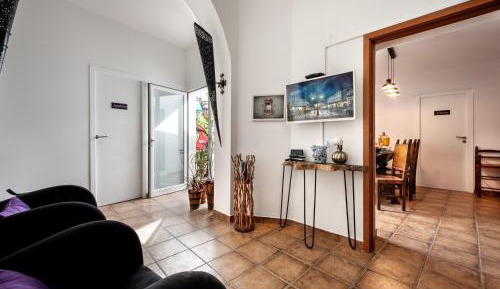 Family Room with City View 