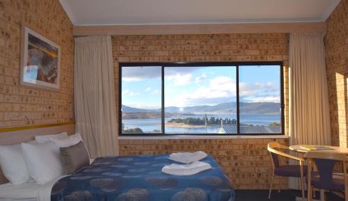 Deluxe upper-level Lake view - sleeps up to 4